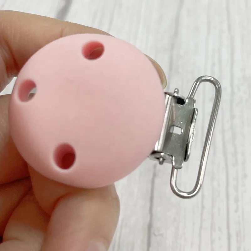 Factory Direct Wholesale BPA Free Food Grade Three Holes Multicolor Pacifier Teething Round Silicone Baby Pacifier Clip Holder