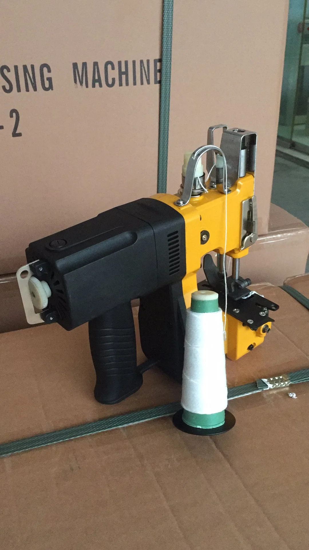 cheap electric Handheld clipping bag closer Industrial sewing machine Spot sales