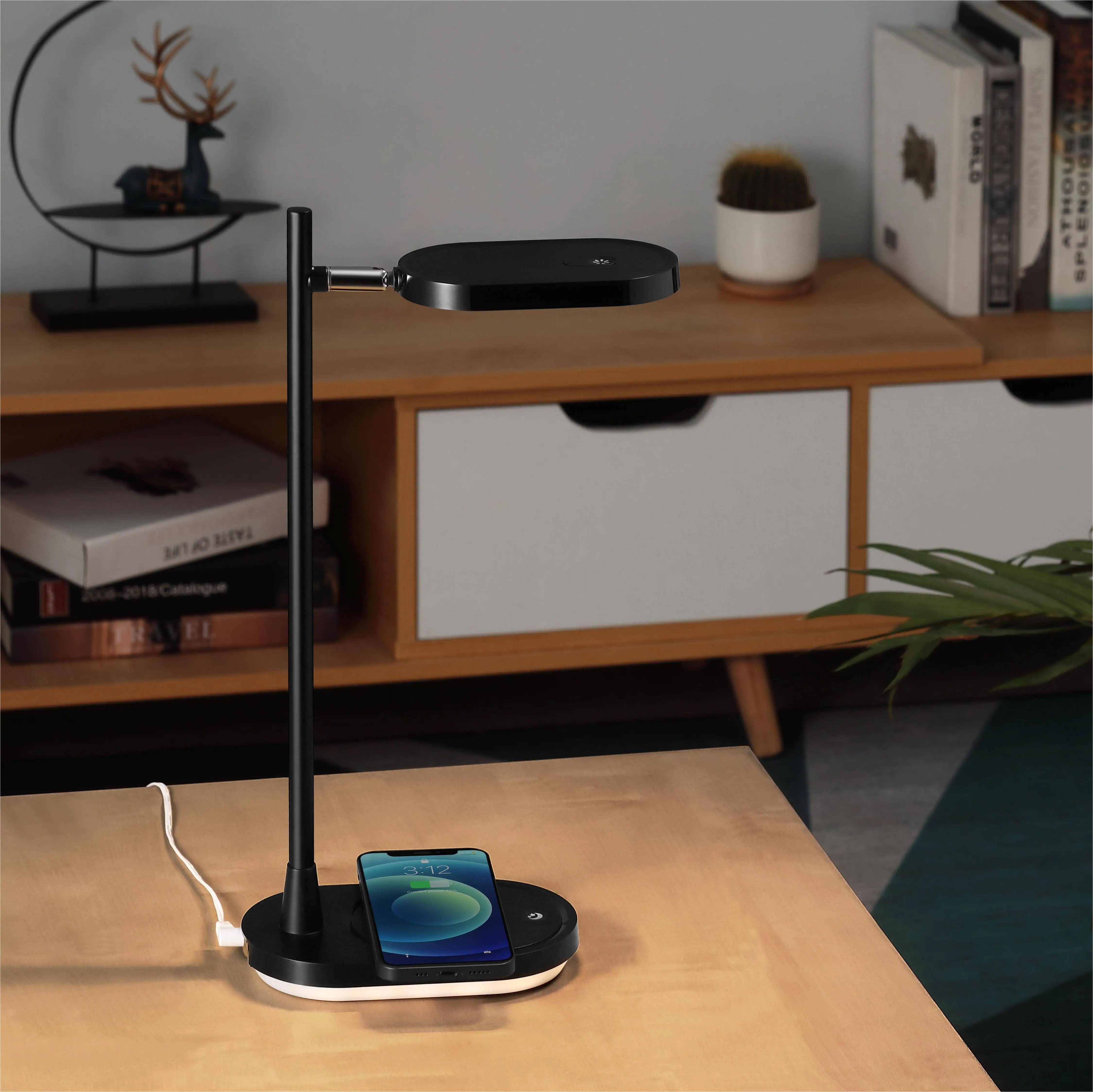 2023 новый дизайн настольная USB лампа для защиты глаз Светодиодная Беспроводное зарядное устройство