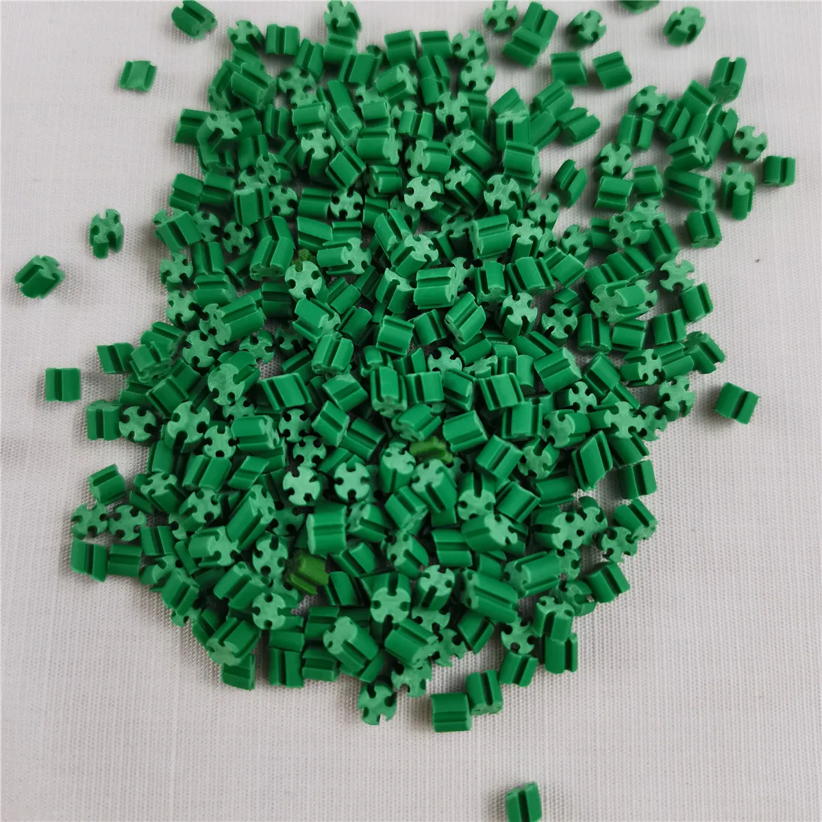 Cheapest Durable SBR granular & TPE granules for soccer pitch into football artificial turf
