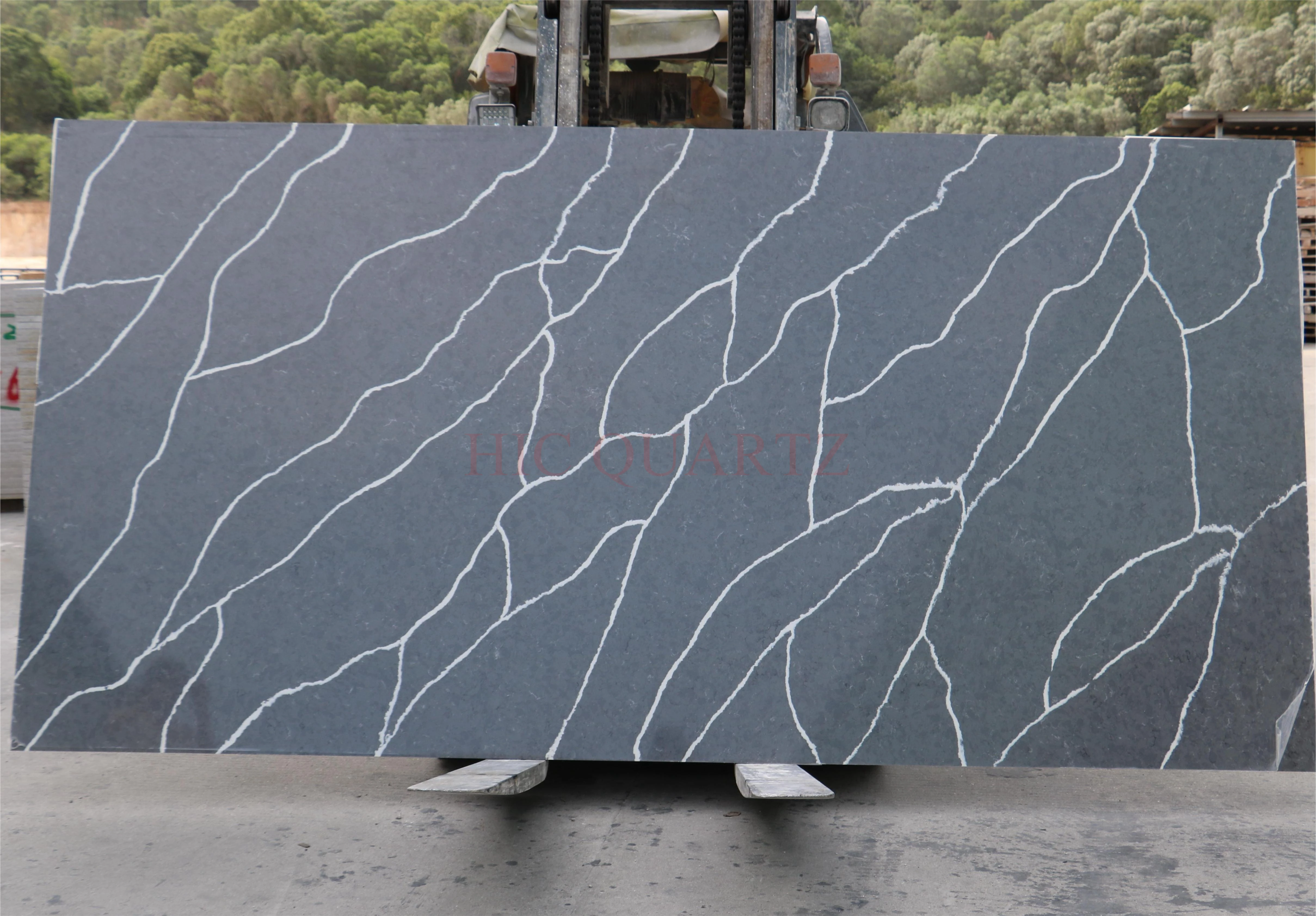 New Grey Calacatta White Line Artificial Marble Stone Price Quartz Slab Tiles for Livingroom Flooring