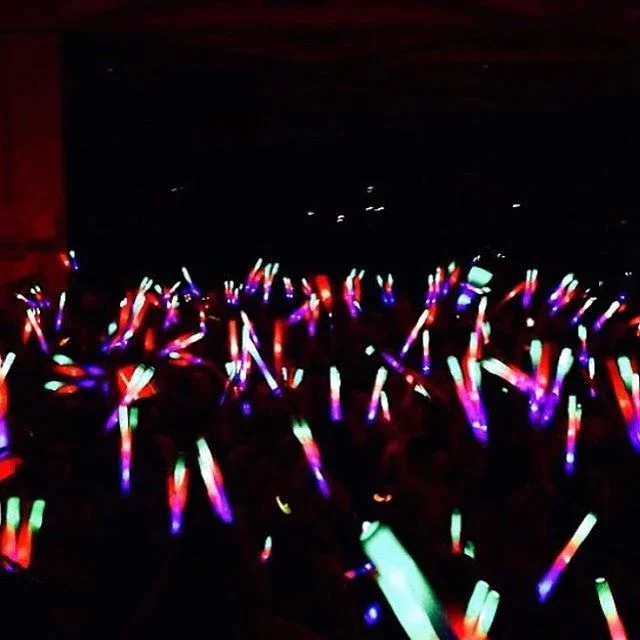 Концертная вечеринка логотип на заказ приветствие 3 режима RGB светодиодная вспышка светящаяся палочка