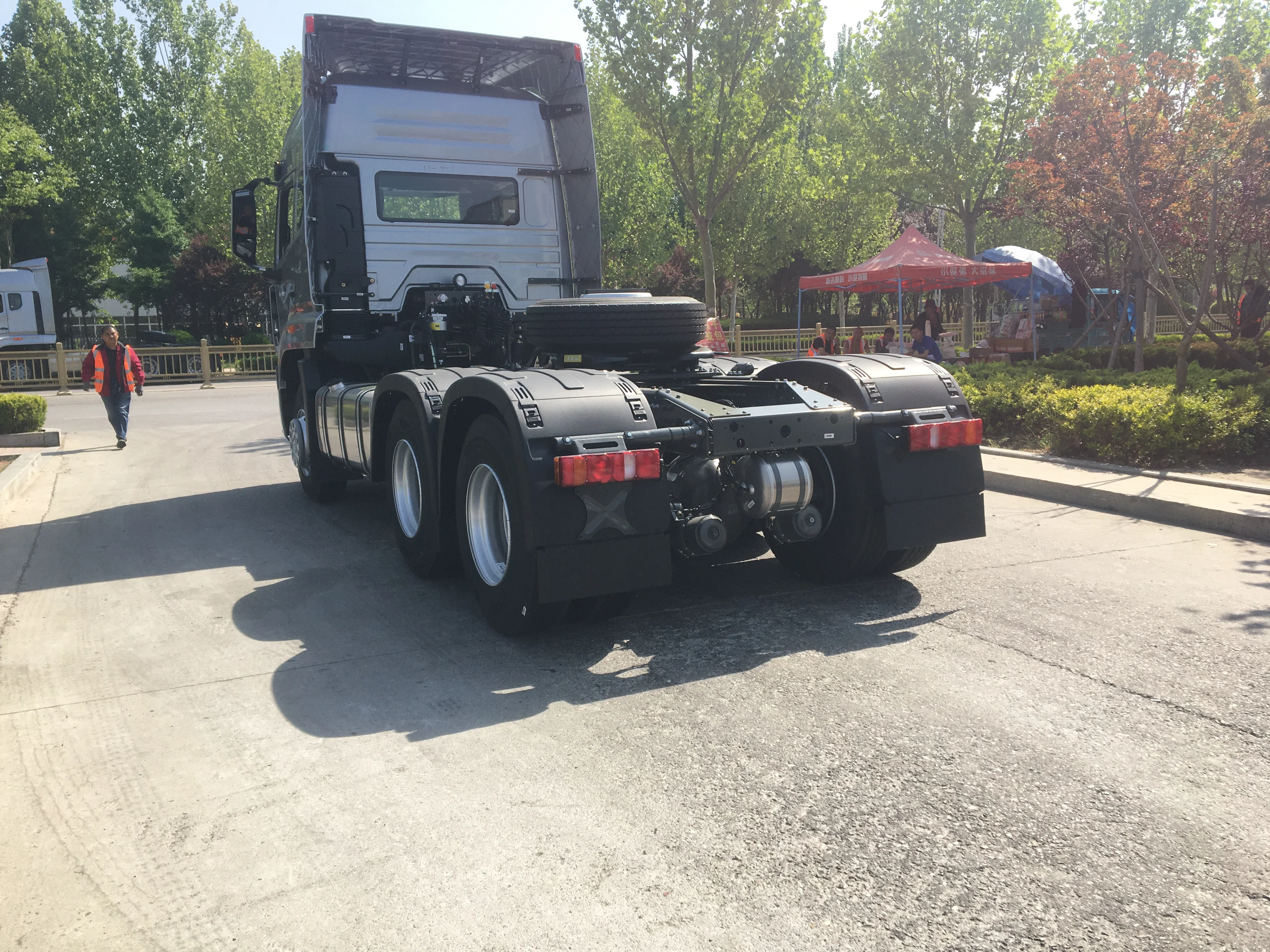 Sinotruck sinotruk 420 howo 371 тягач цена