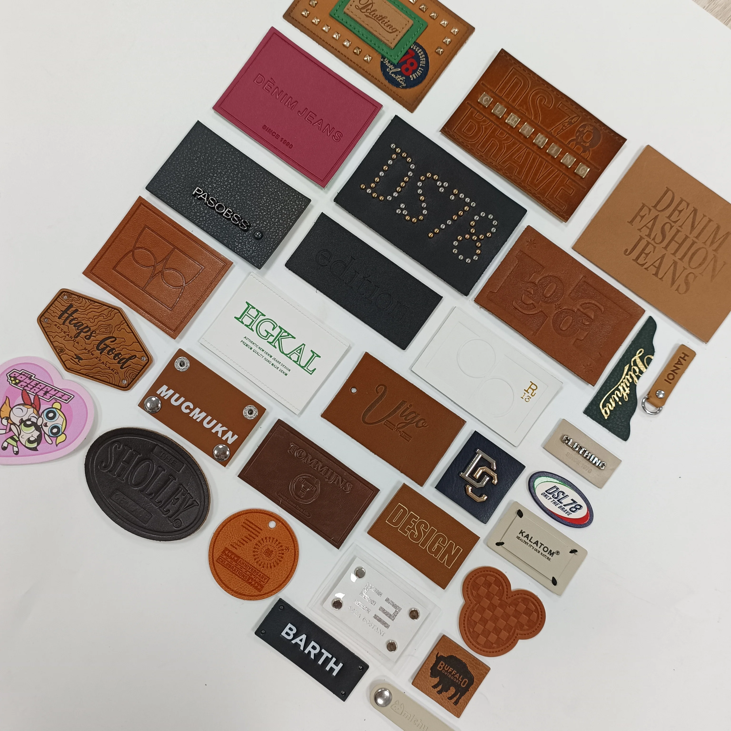 Customized Jeans with Genuine Leather Patches and Embossed Tags at Preferential Prices Fashion Clothing Metal Logo