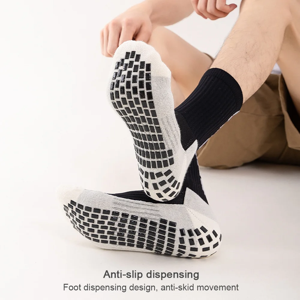 Custom Made Sports Socks Non-Slip Running Sports Men Ankle Crew Anti-Slip soccer Grip Socks Football With Logo