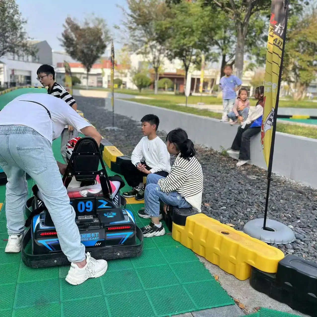 Оптовая продажа новый дизайн мини-электромобили go kart 12 В гоночный автомобиль с крутым хвостом для От 4 до 8 лет мальчиков