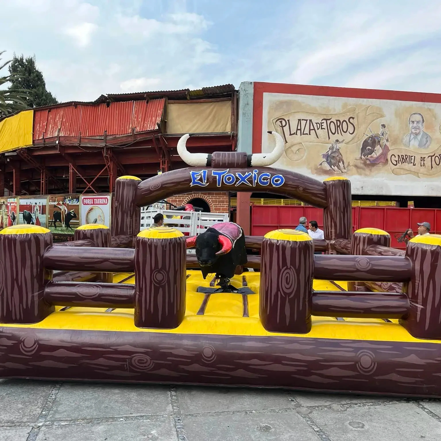 Commercial used adults mechanical games rodeo bull riding machine controls inflatable mechanical bull ride for sale