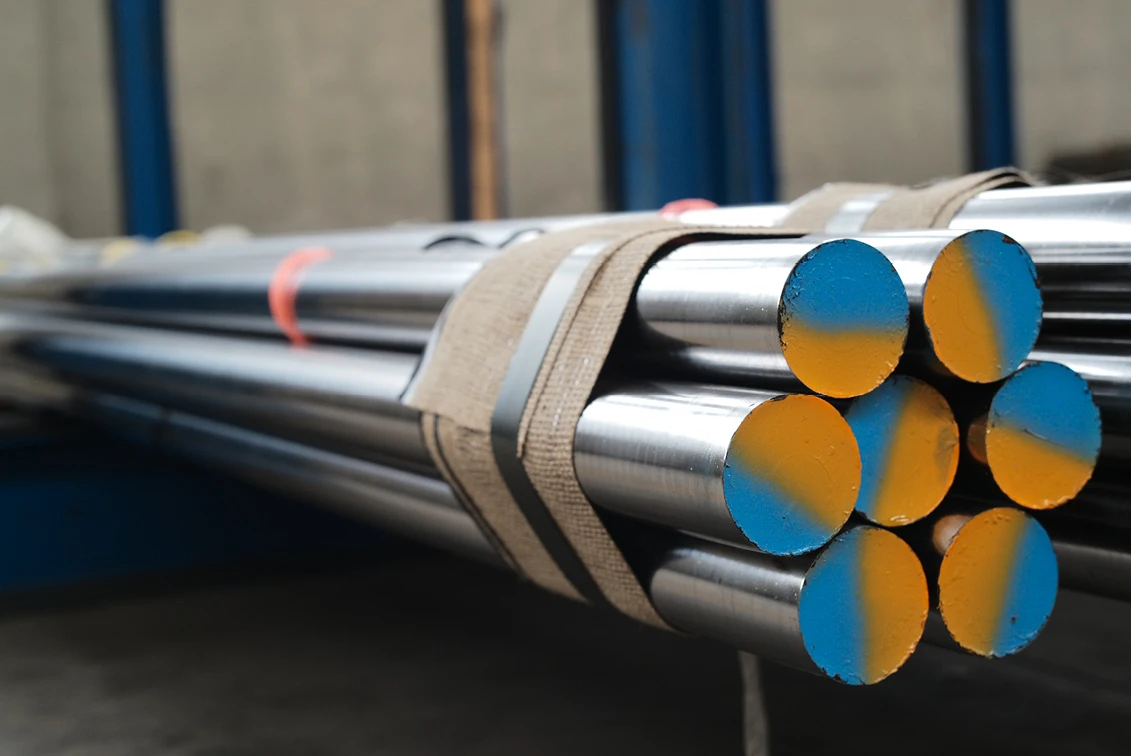 Глянцевые круглые стальные стержни 18-200 мм