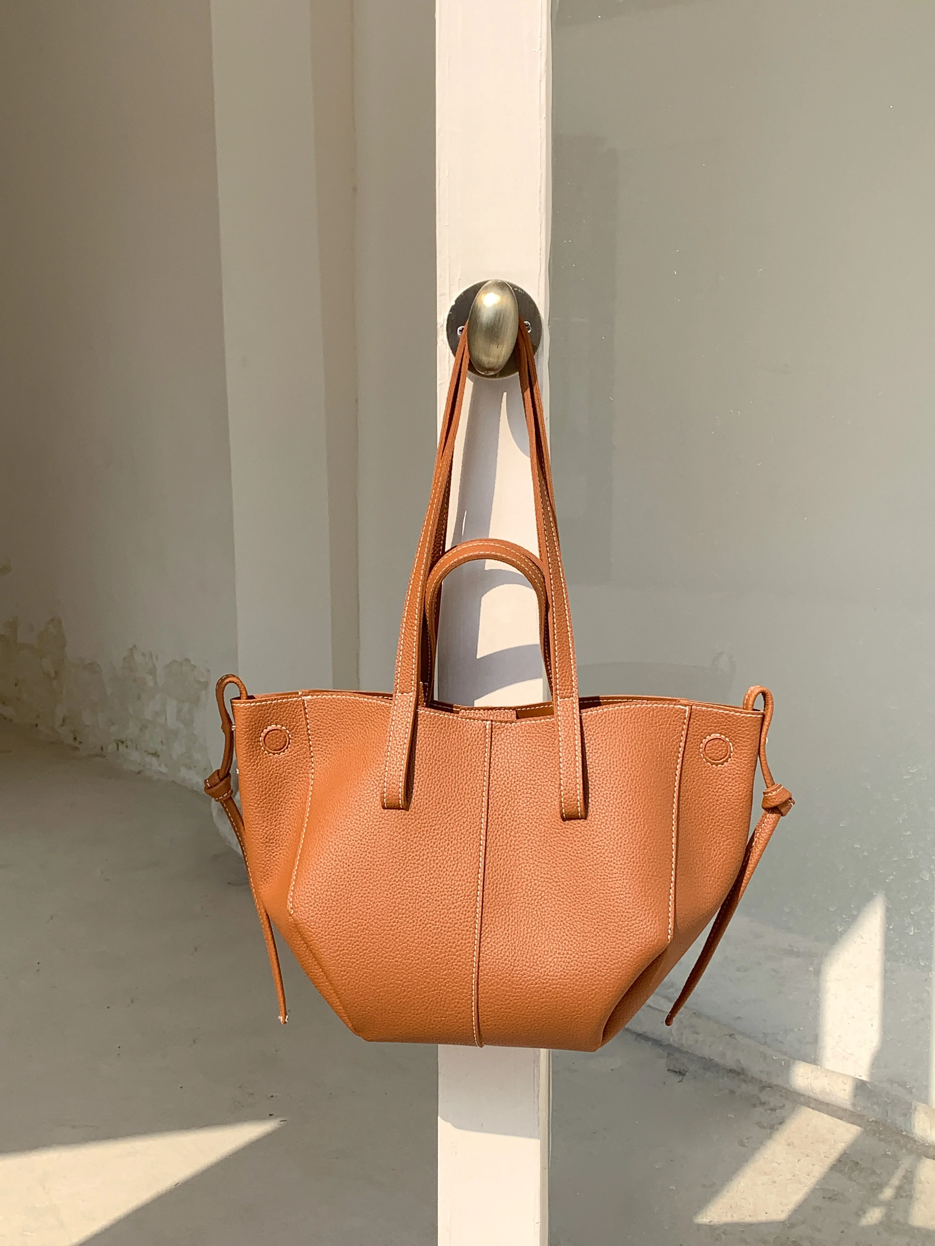 2024 new wholesale soft pu leather shoulder bag fashion trend handbag Large capacity premium tote bag for women