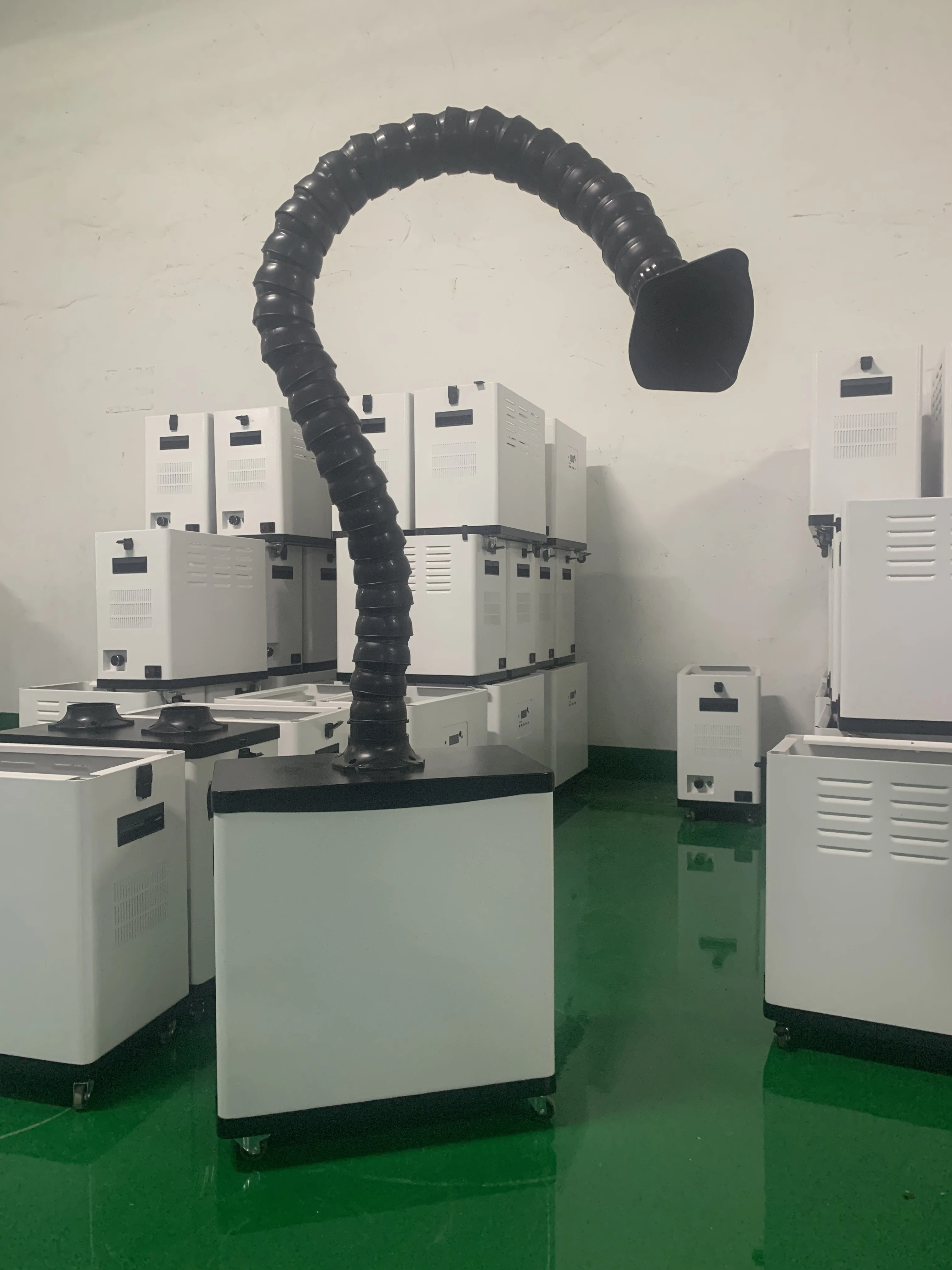 Exhaust smoke collector