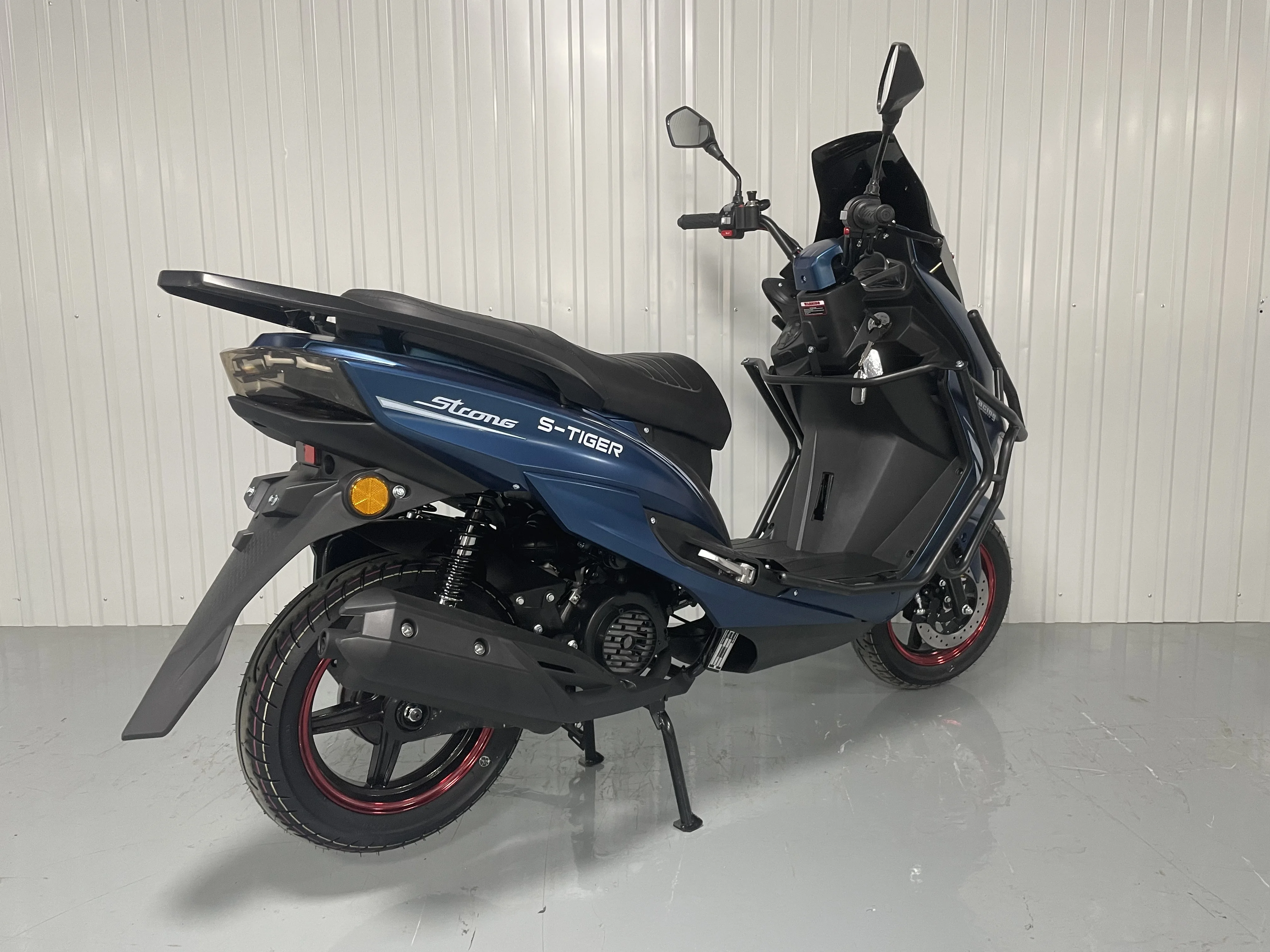 125cc/150cc hot selling gasoline scooter with best price and good condition