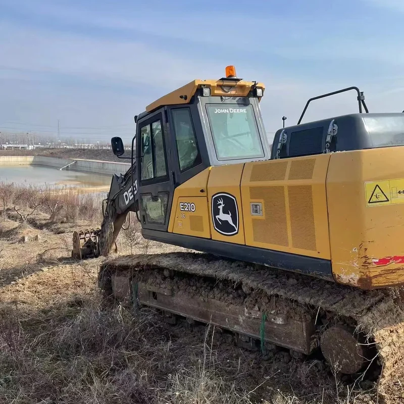 Used John deere E210 excavator at a low price