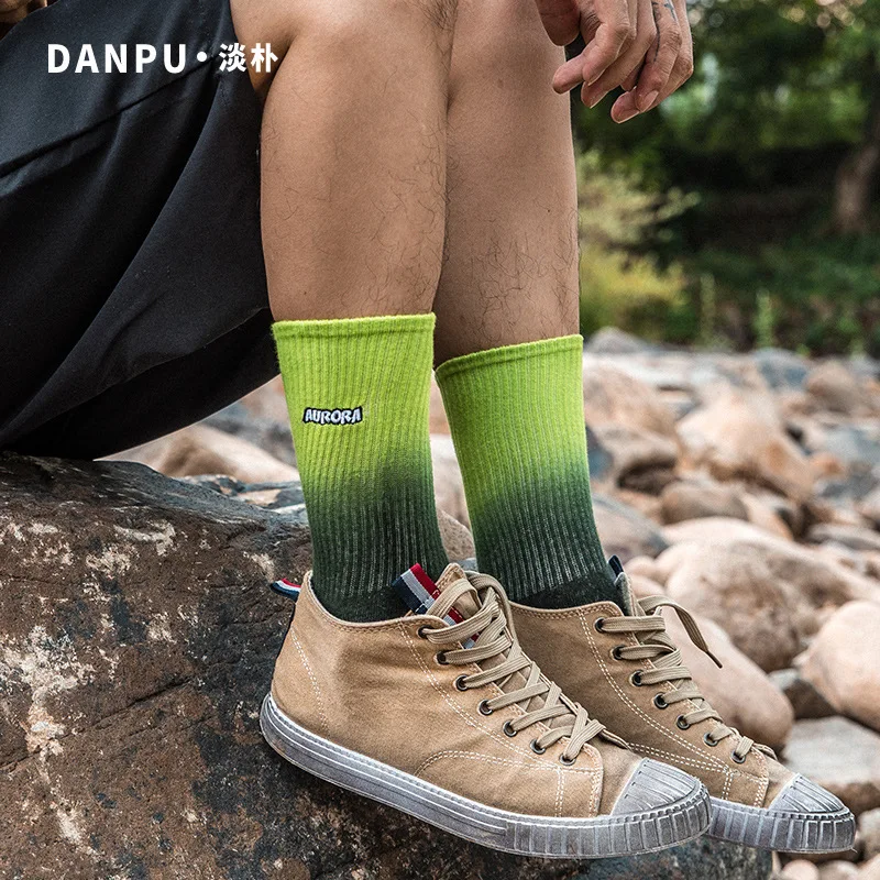 Stylish Autumn Winter Men Women Socks Young Girl Boys Street Sport Wear Cotton Long Tube Crew Socks Gradient Color Tie Dyed
