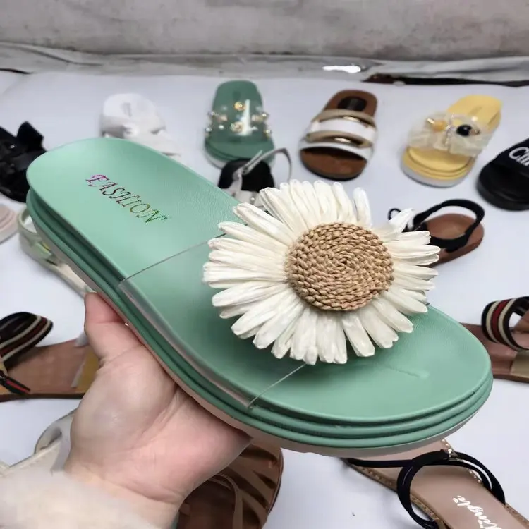 2.95 Dollars GYX001 Ready Stock High Good Quality Girls And Women Dress Shoes With Many Styles