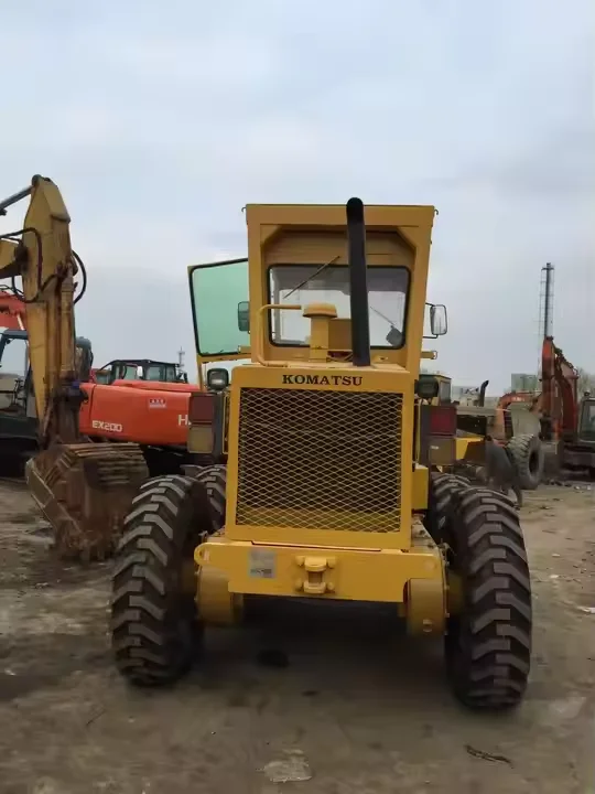 Used Grader Komatsu made GD661, Second-hand Motor Grader Komatsu GD661A-1 with low price  GD611 GD305