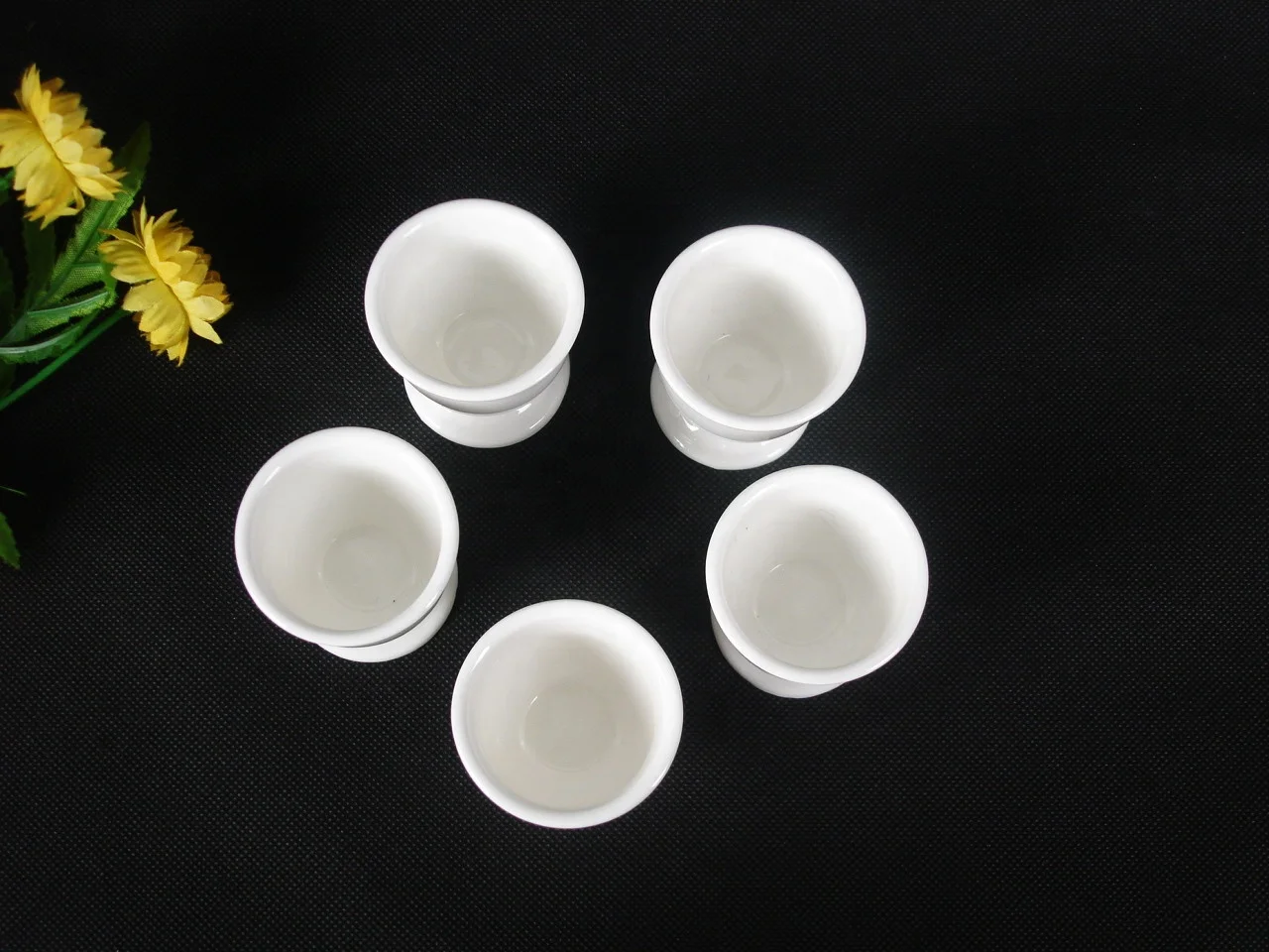 Wholesale porcelain egg tool set ceramic cooking egg holder holder ceramic egg tray