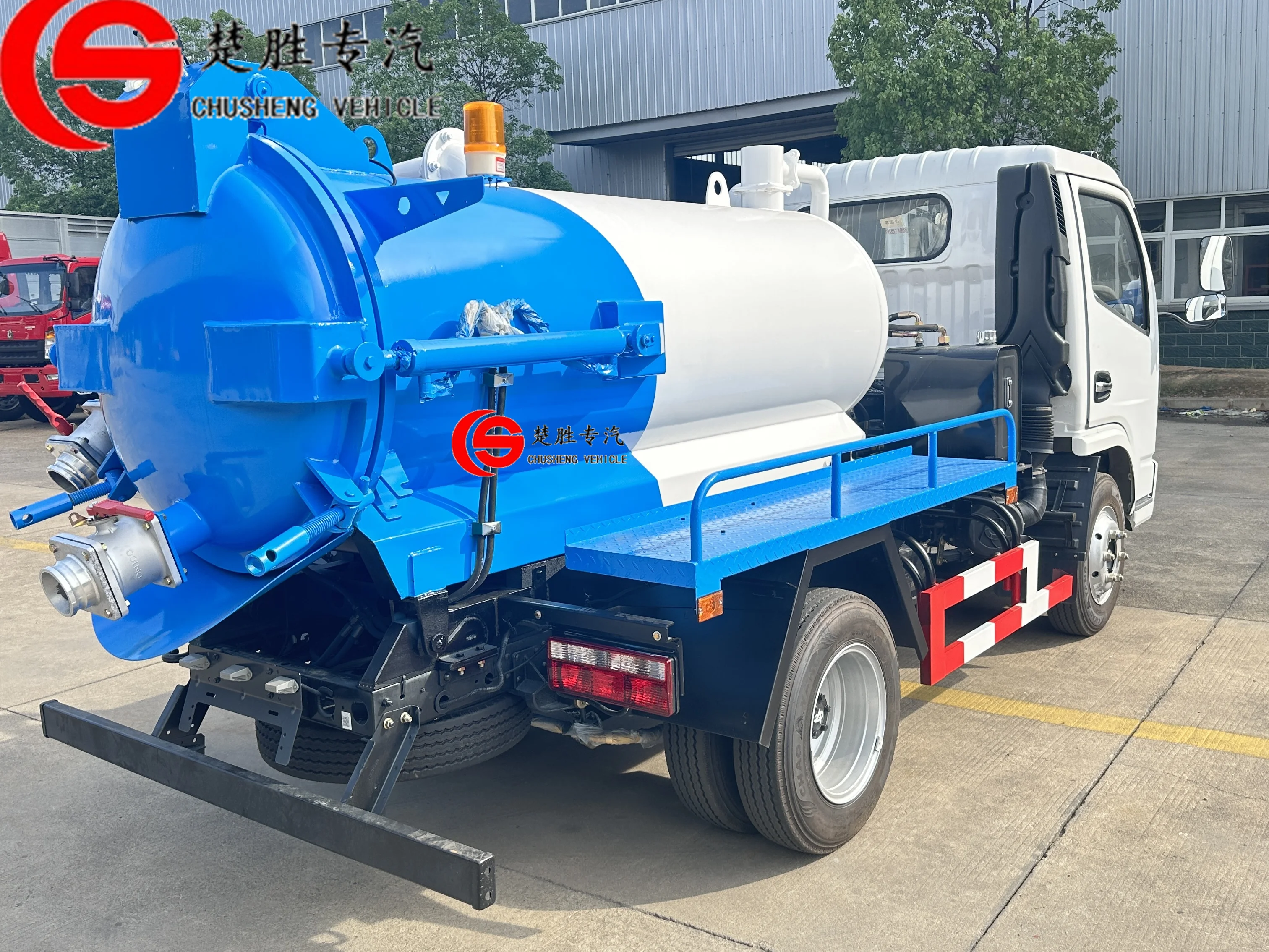 Factory price Dongfeng 4x2 5cbm vacuum sewage suction truck for sale