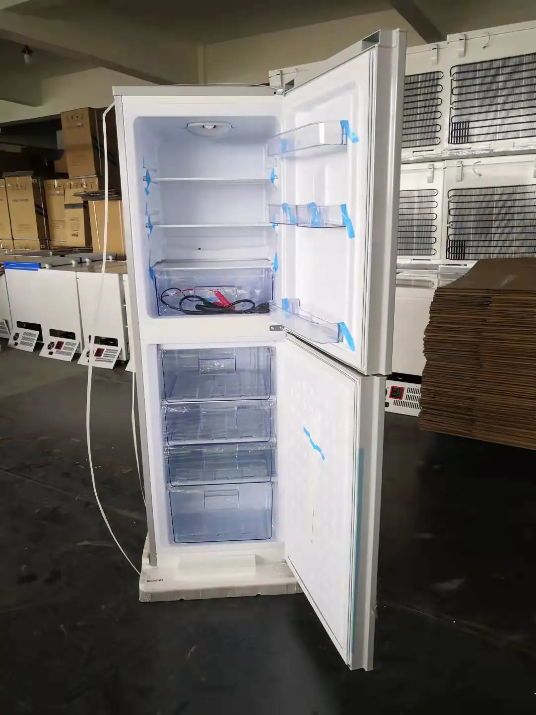 Whole solar system Top fridge bottom freezer 2 doors type with lock 270L refrigerator