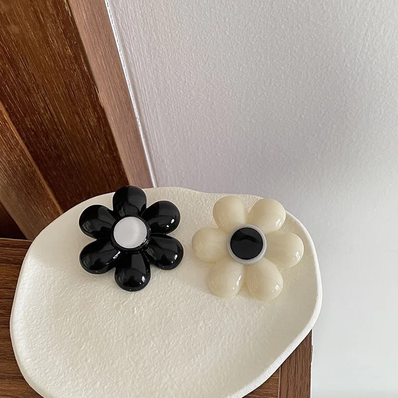 Wholesale Broche Designer CC Luxury Brooches Women Sweet Elegant Style Sun Flower Brooch Pin Suit Clothing Decoration