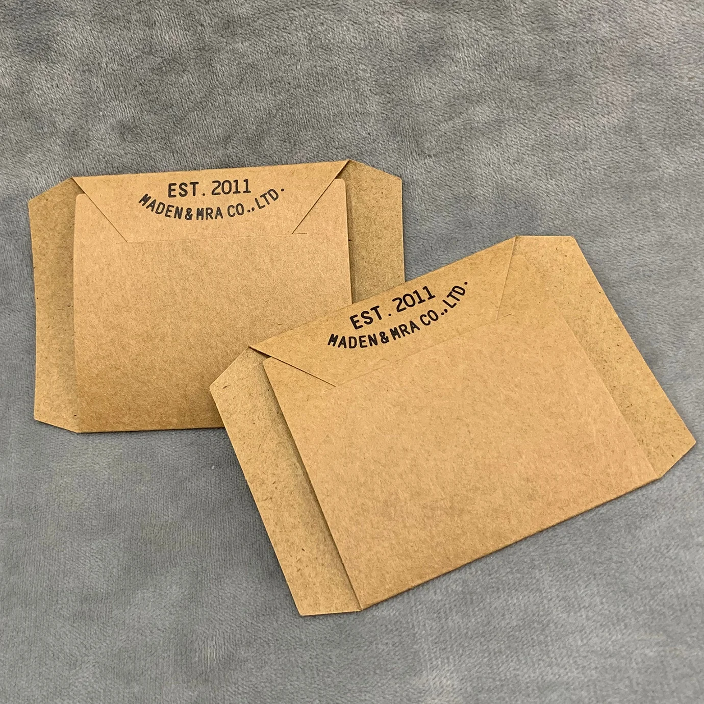 Custom Luxury Garment Hanging tags with Free Slings Special Swing Paper Product Socks tag Kraft Folding Hang Tags for Clothing