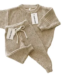 Детские хлопковые комплекты свитера с логотипом на заказ, зимние комплекты одежды для новорожденных, ребристые толстые трикотажные брюки с длинным рукавом, детский вязаный комплект