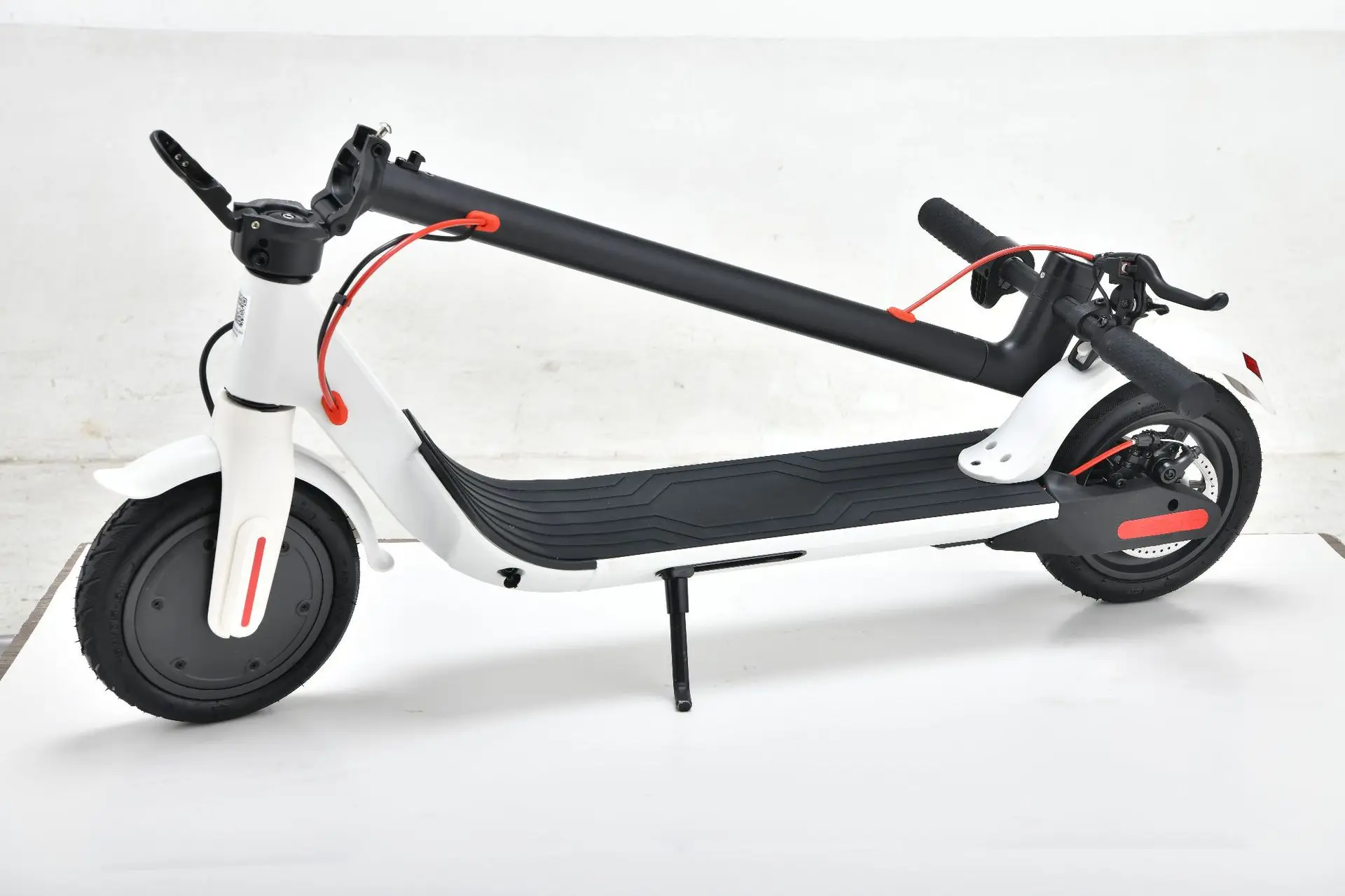 Fast Delivery Wholesale Price 250W Electric Kick Scooter 8.5 inch 2 wheels Foldable Electric Scooter