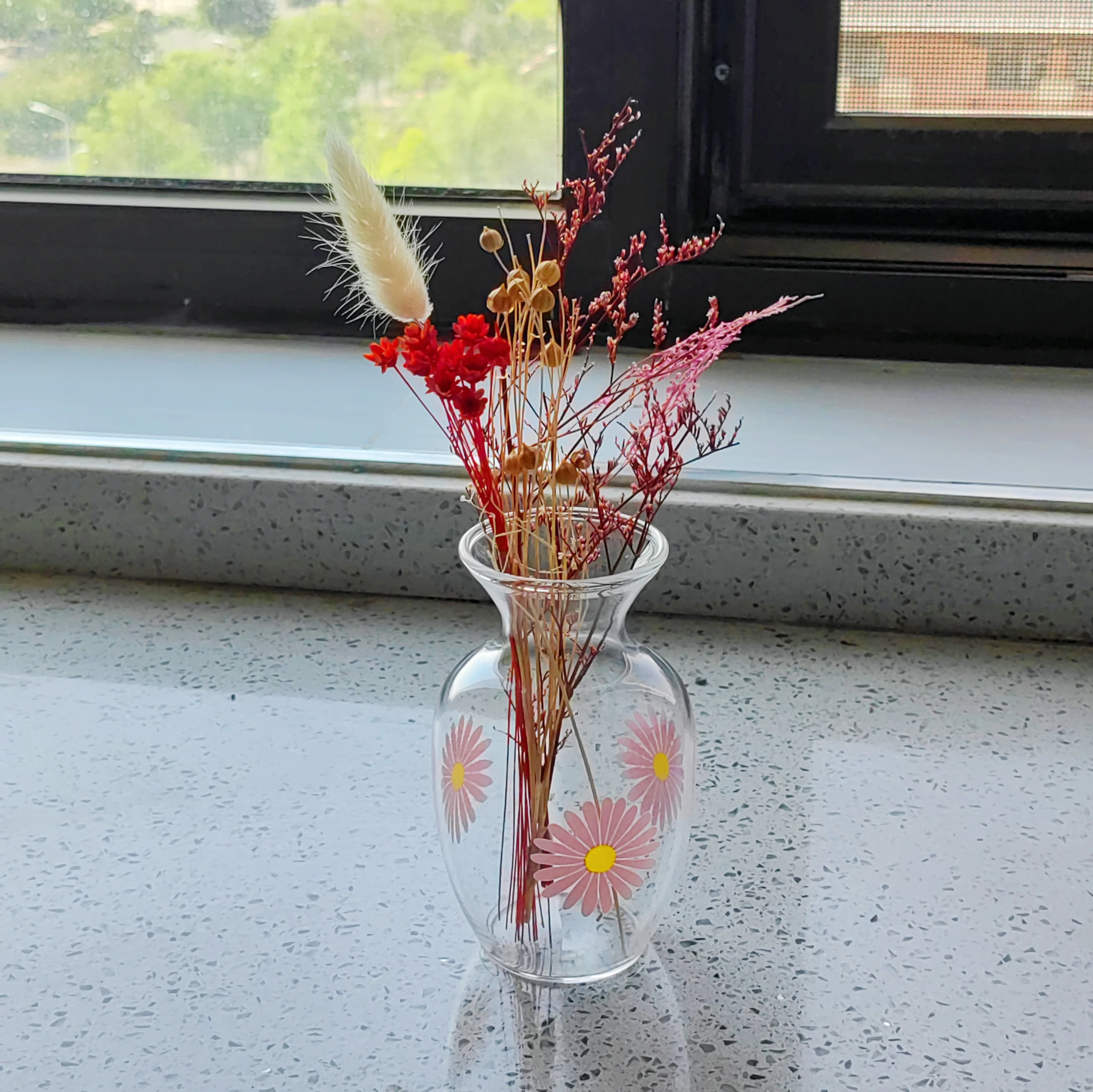 Elegant  Unique Home Decor Art-Painted Pink Daisy Small Glass Vase