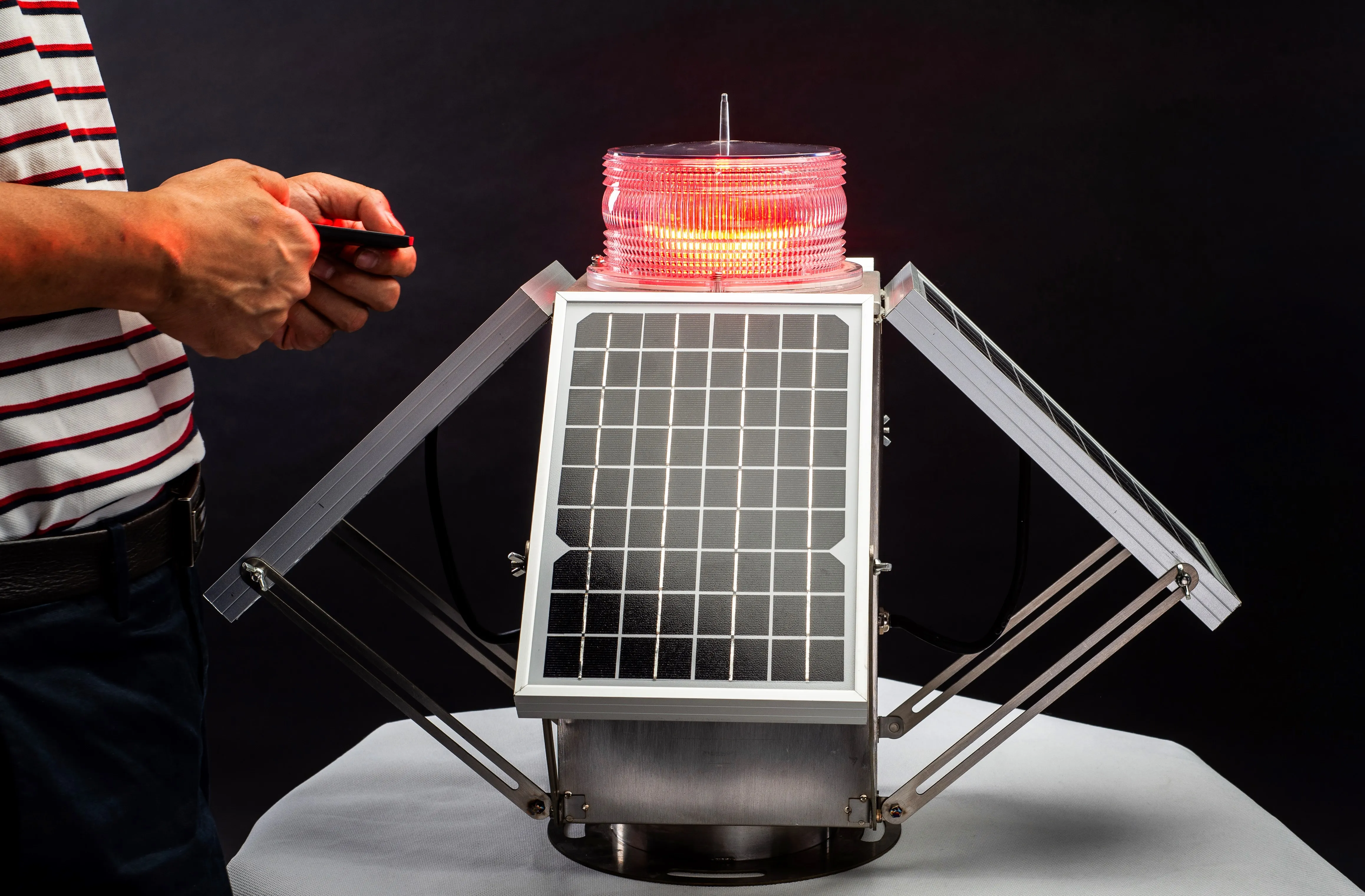 Doublewise LED Solar Power Portable Airport Airfield Lighting System White Light Blue Body