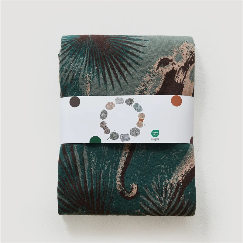 Accept custom animal world cozy OEKO-TEX soft lightweight luxury  knit blanket for bedroom SNY