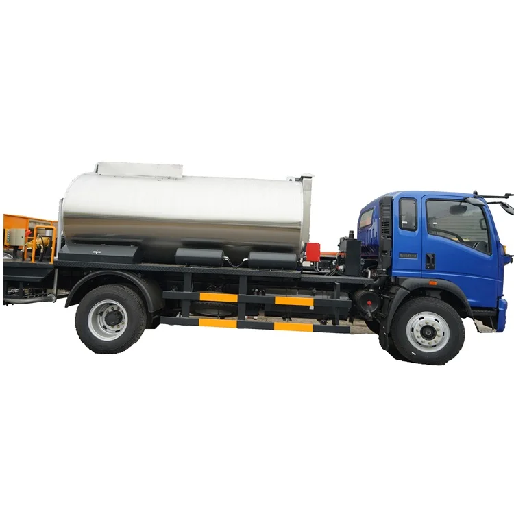 SINOTRUK asphalt distributor truck china machinery 6000l howo asphalt distributor truck