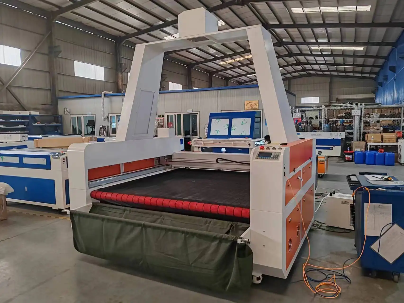 ARGUS Laser High Quality Top Big CCD Camera Vision Positioning Sportswear fabric CO2 Laser Cutting Machine