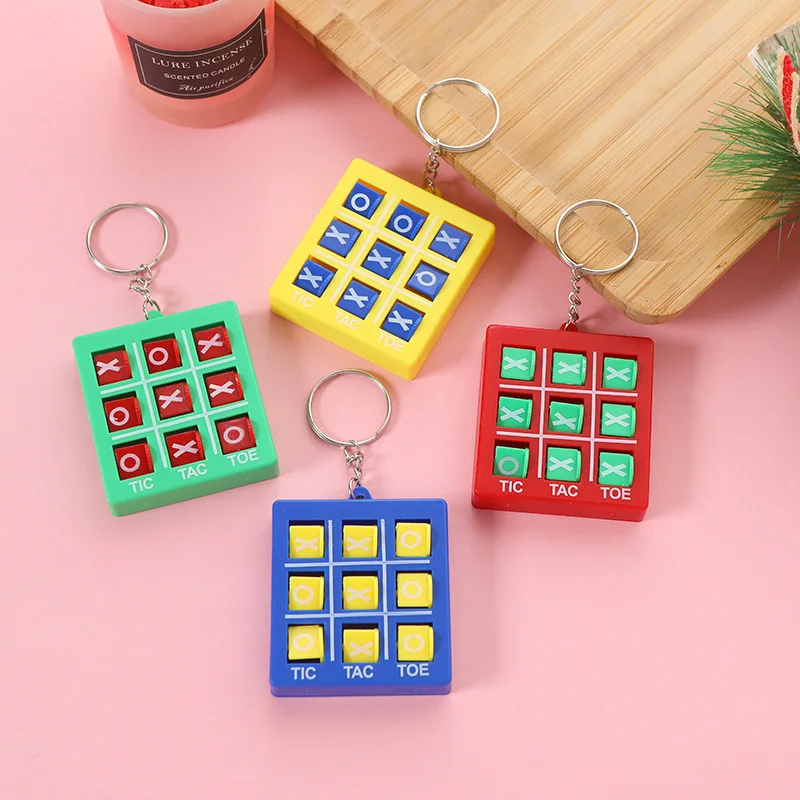 RTS Hot Selling Promotional Tic Tac Toe toy With Key chain Plastic Education Toys
