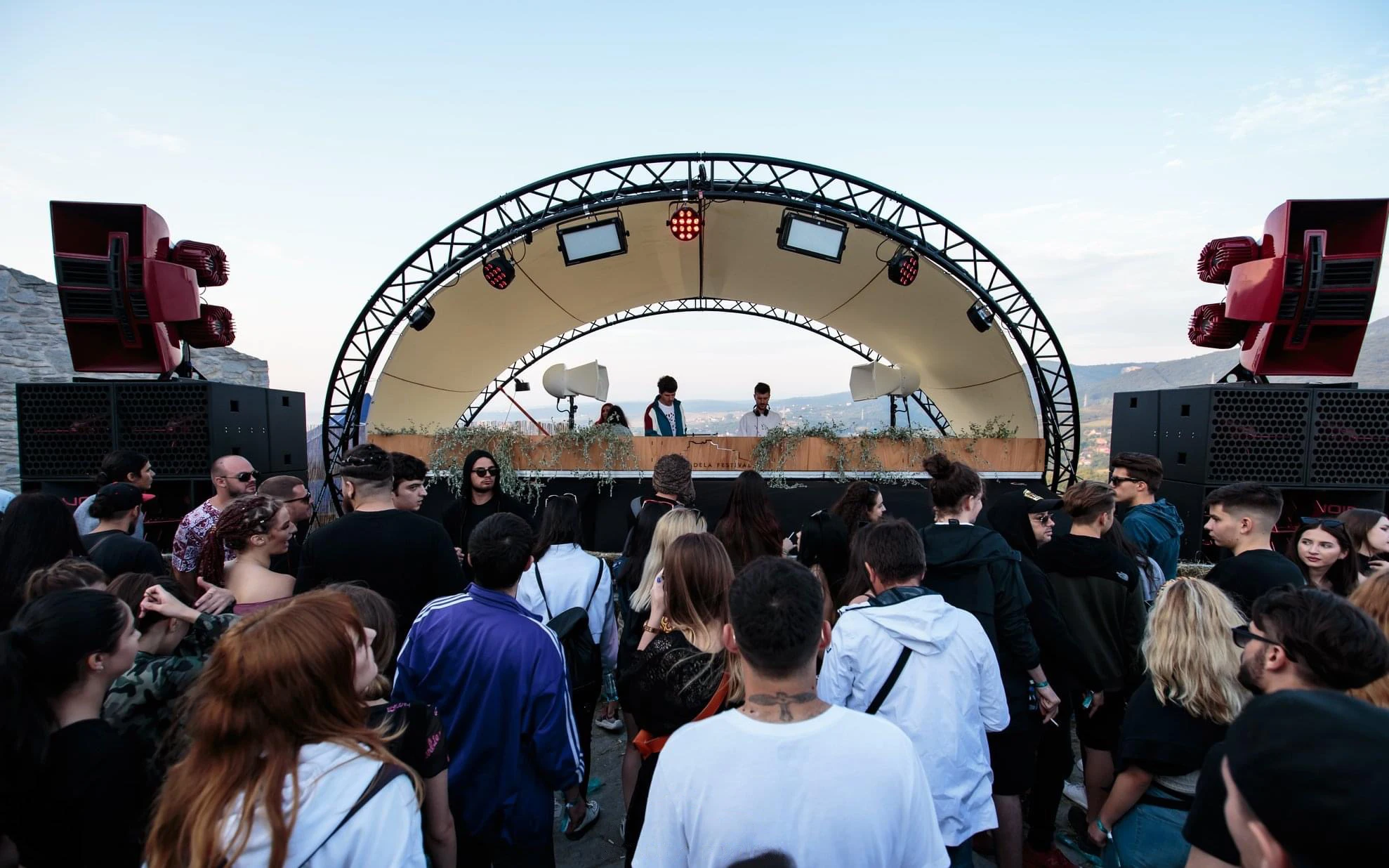 Aluminum arch round roof triangle truss stage display dj booth with canvas PVC white tent in Citadela Festival