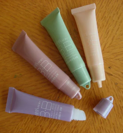 Пластиковый тюбик для бальзама для губ с колпачком на цепочке для ключей