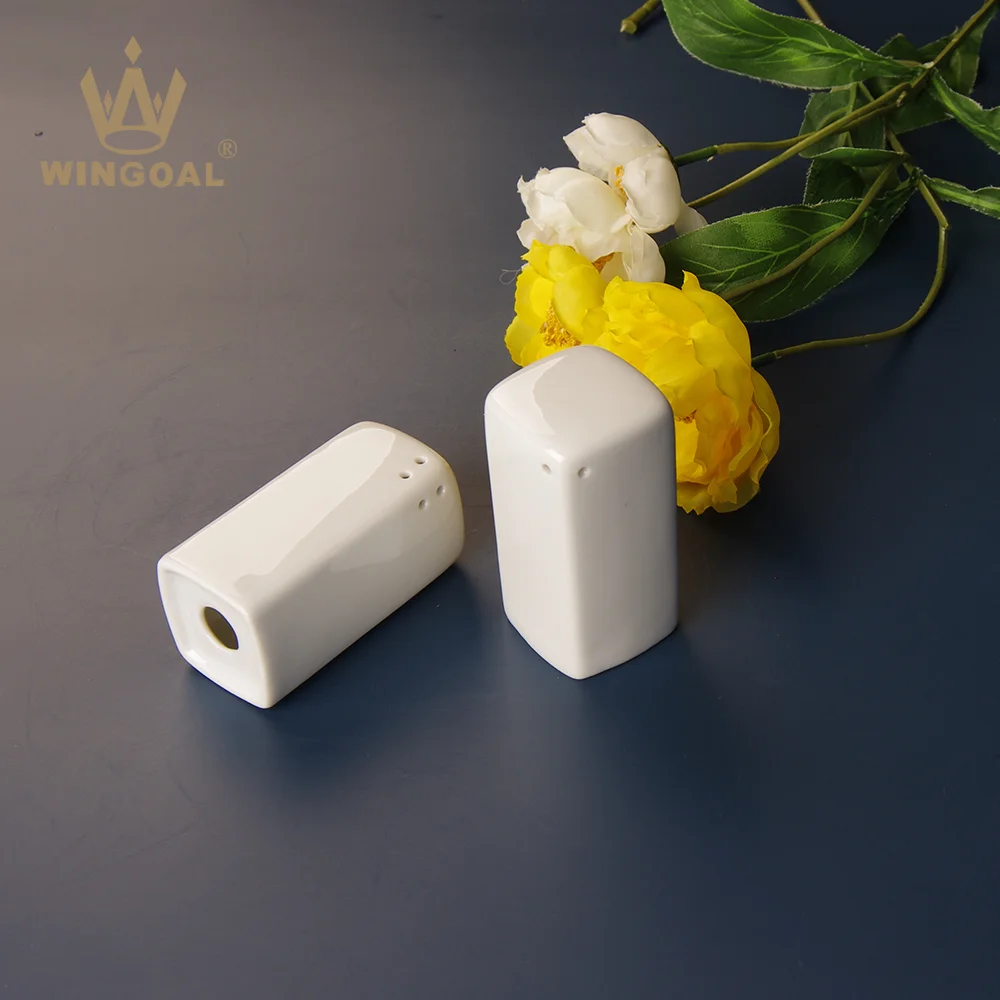 porcelain ceramics spice jar restaurant wedding salt and pepper bottle stand  white ceramic salt pepper shaker