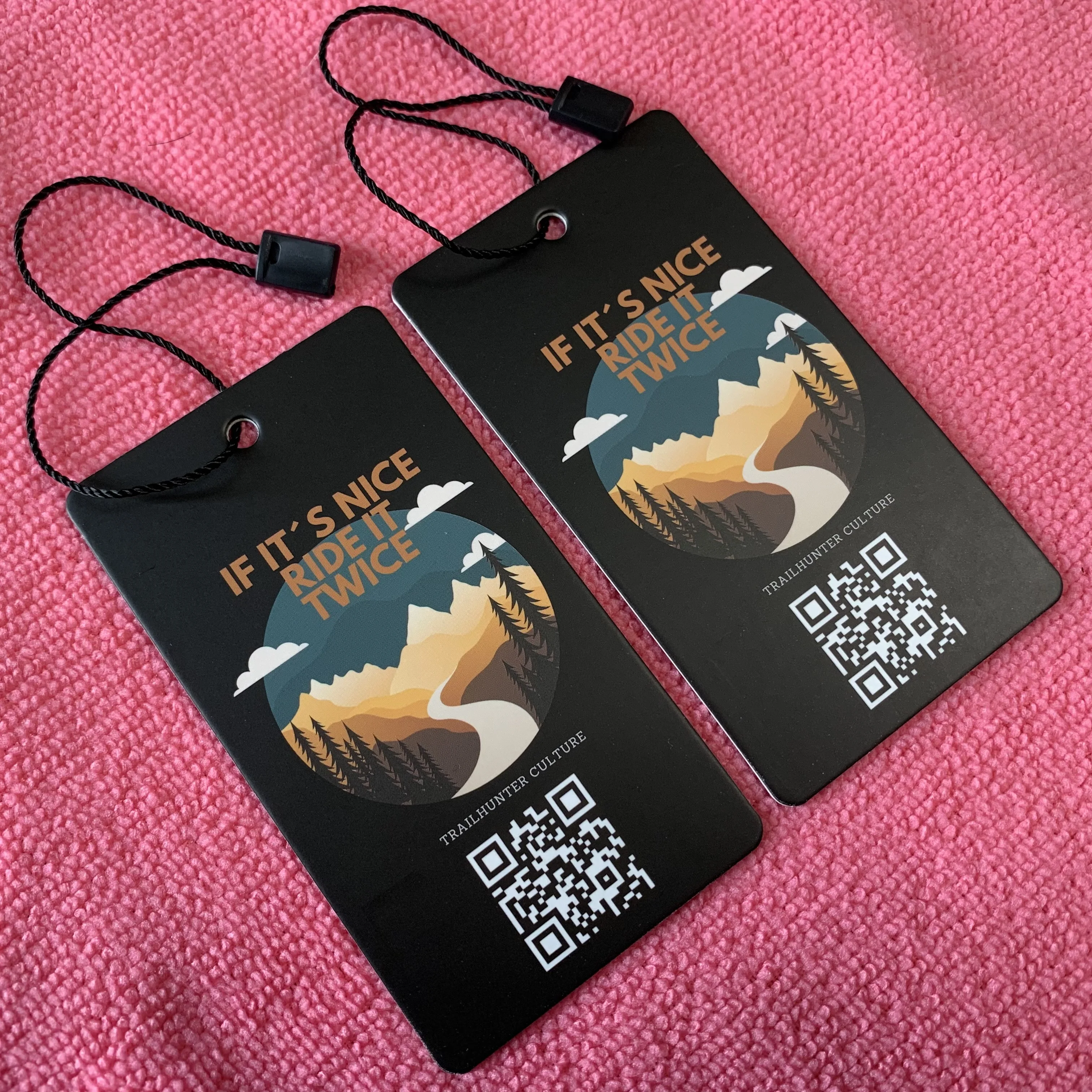 Printing branded paper hangtag with plastic lock tag,matte surface cardboard swing tag for clothes