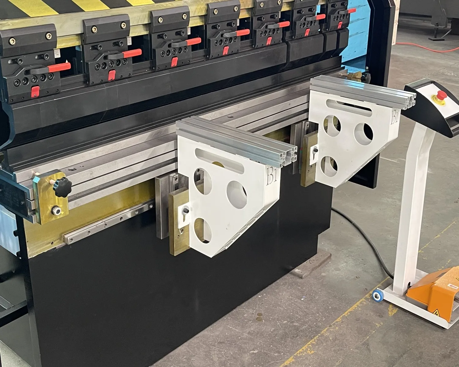 DA53T controller 4 Axis plate steel sheet brake press small folding machine