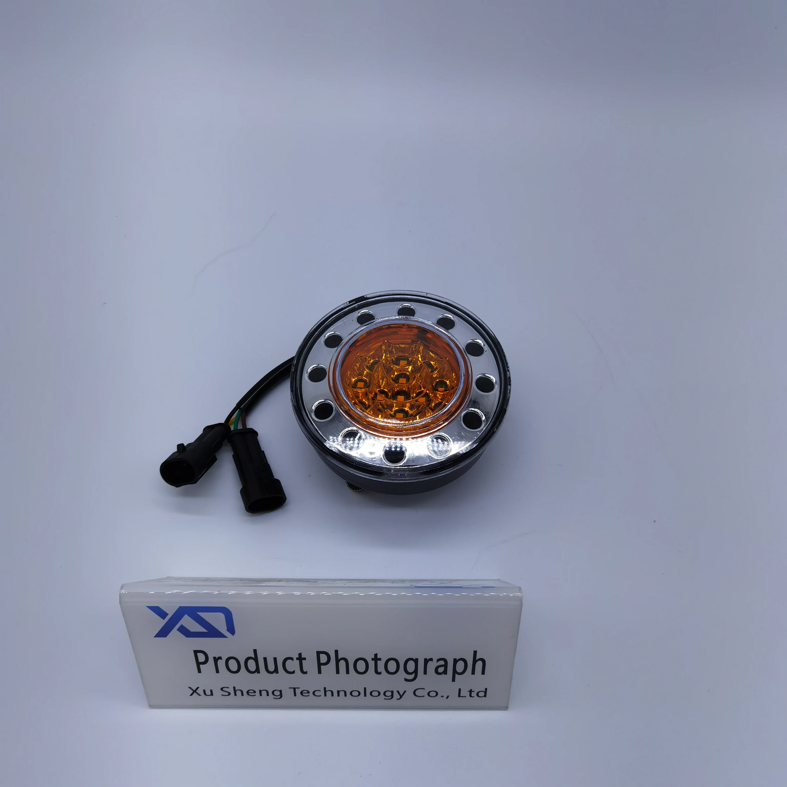 New high-quality universal Yutong Kinlong bus taillights position lamp brake lights Round bus taillights ZX939 turn signals.