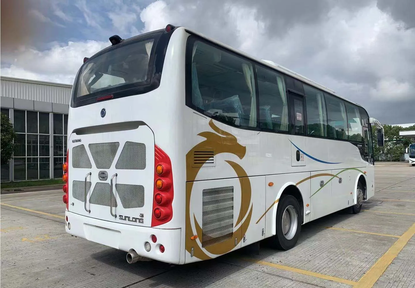 SLK6930 2+2 Layout 32 Seats Tour Coach Bus 9m Long Transport Diesel Coach Bus with AC