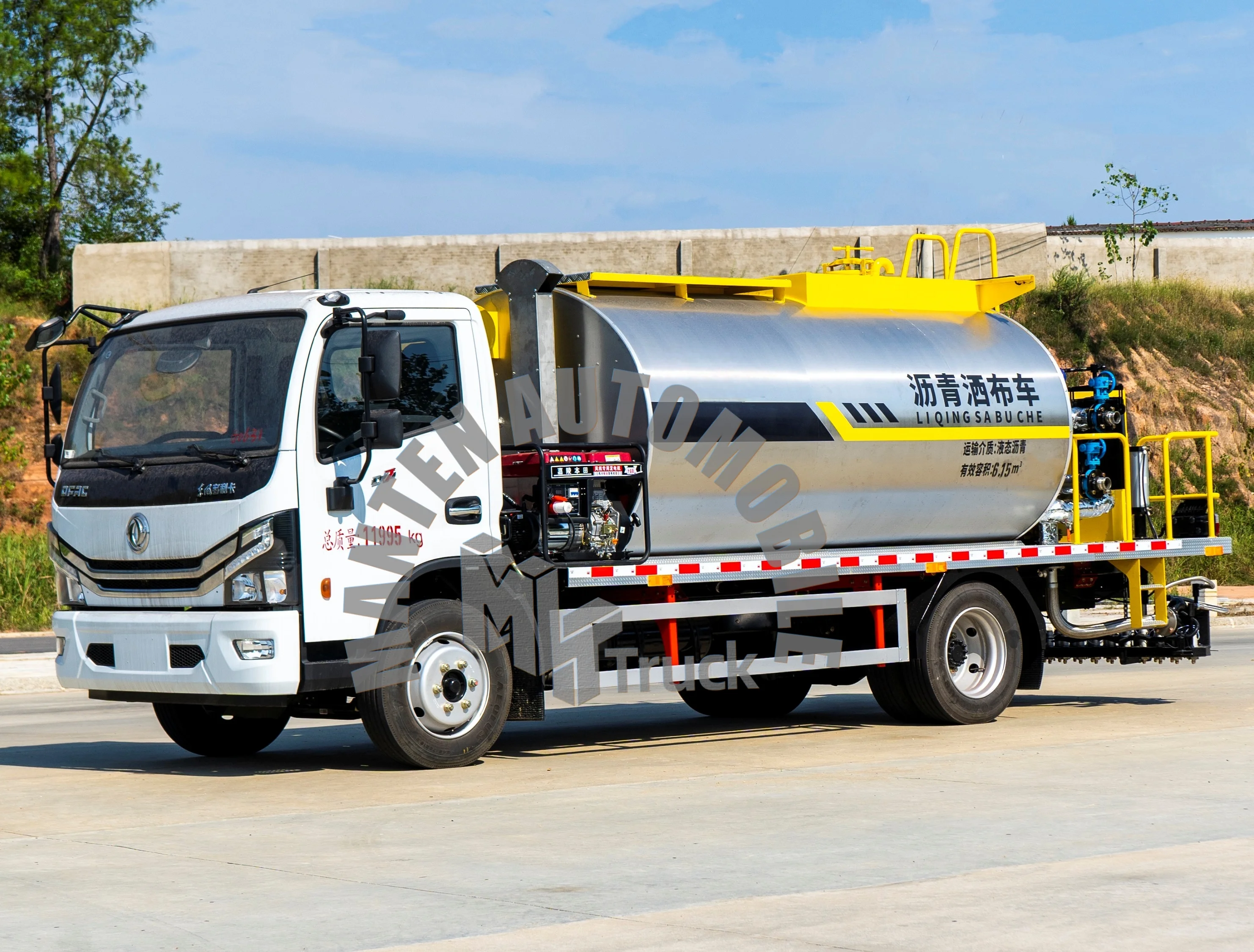 Dongfeng Roadway Coating Truck 4*2 4x2 LHD RHD Pavement Tar Distributor Bitumen Emulsion Distributor