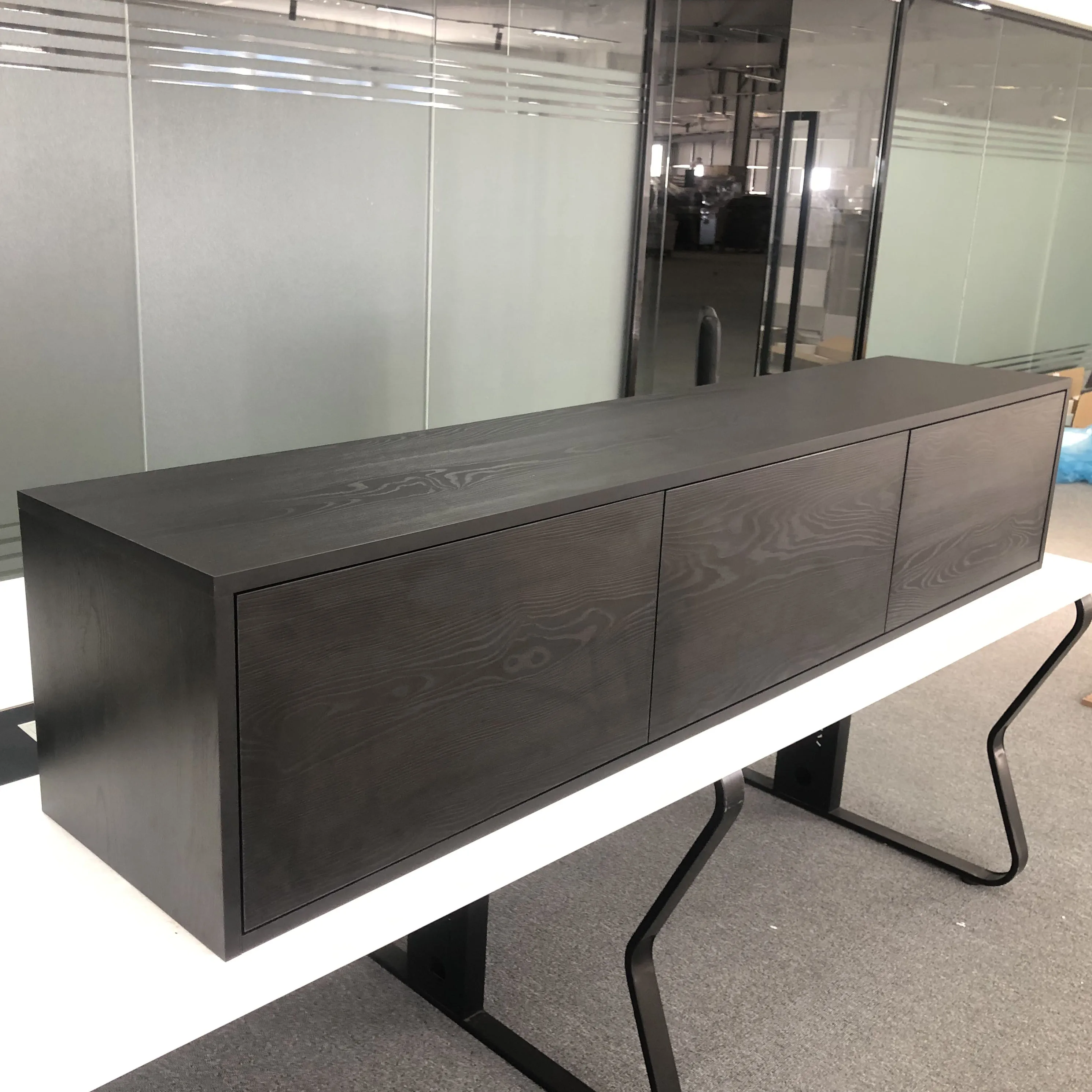 Modern Living Room Furniture Black Oak Veneer Wooden TV Cabinet with 3 Doors Wall Mounting Storage Cabinet