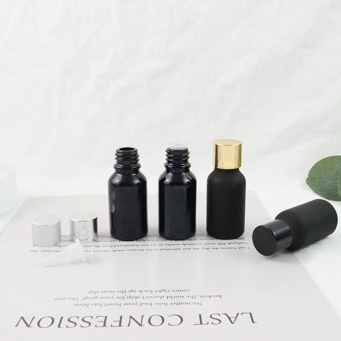 Ready to ship 15ml Black Glass Bottles Custom Small Essential Oil Bottles With Aluminium screw Cap