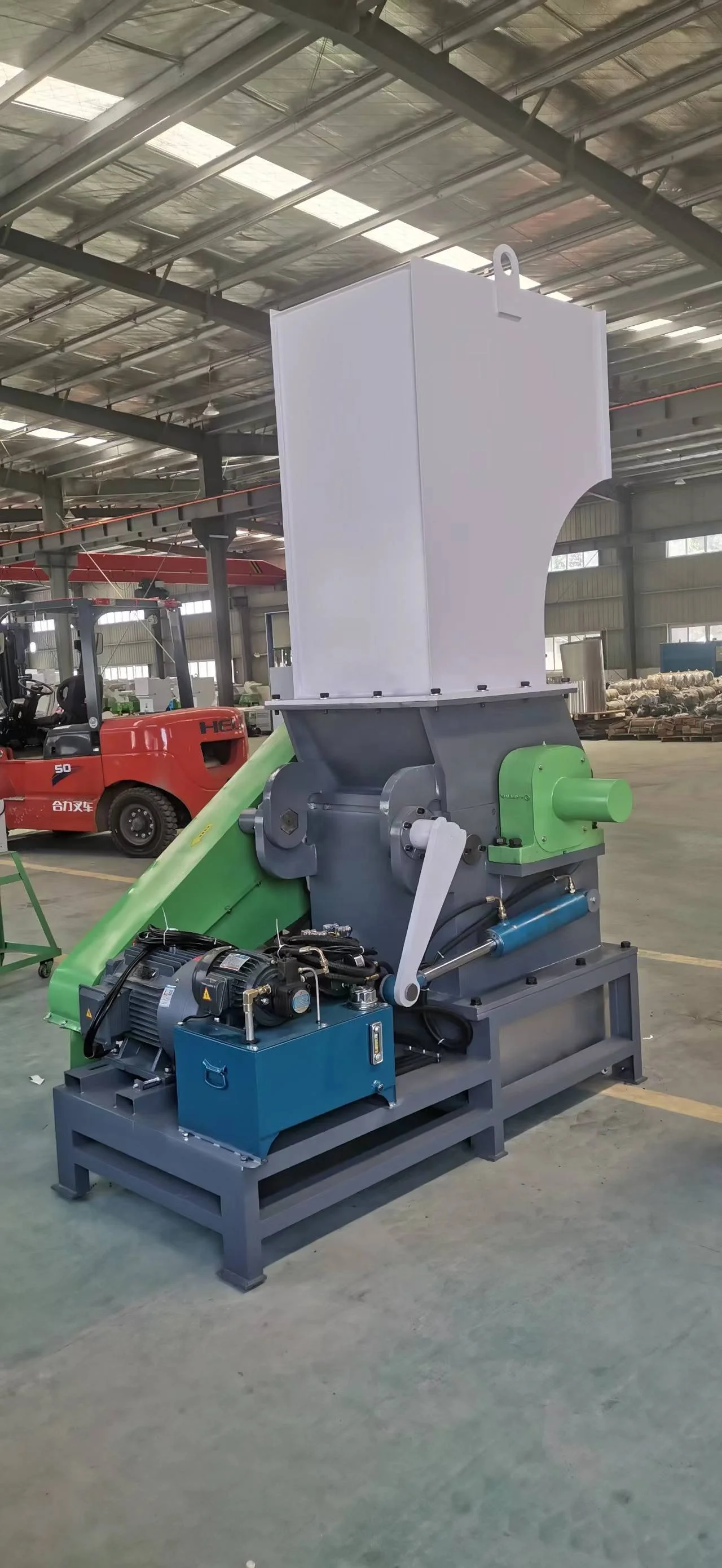 Powerful Waste Plastic Barrel,PET Bottle,Plastic Film and other Plastic Material Recycling Machines Plastic Crusher Machine