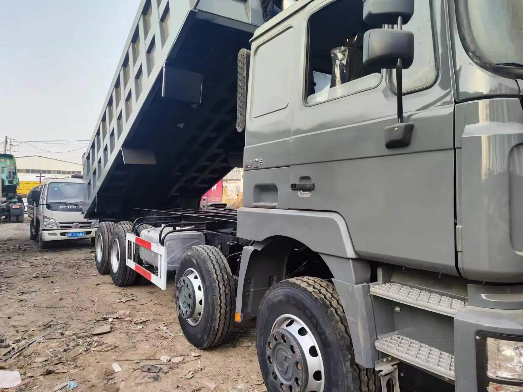 Used / New Shacman  F3000 Tractor  8*4 12 Wheels dump Trucks Trailer for Sale