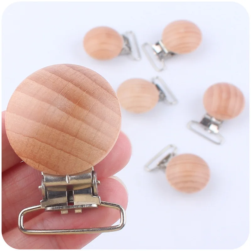 Custom Engraved Logo Natural Beech Wood Pacifier Clip Bead Wholesale Teether Accessories Baby Pacifier Clip 2022 New Design