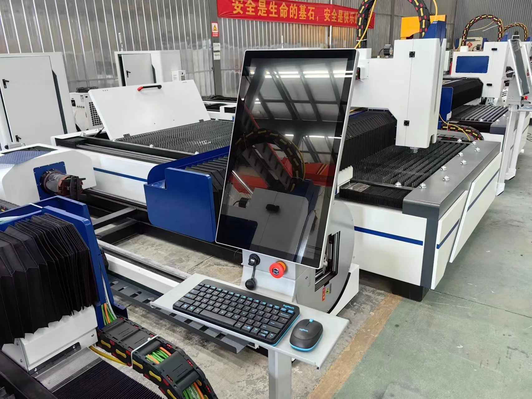 3015 Table Type Laser Cutter 1500W 3000W Metal Fiber Plate Laser Cutting Machine Raytools Brand Laser Head Supports AI BMP