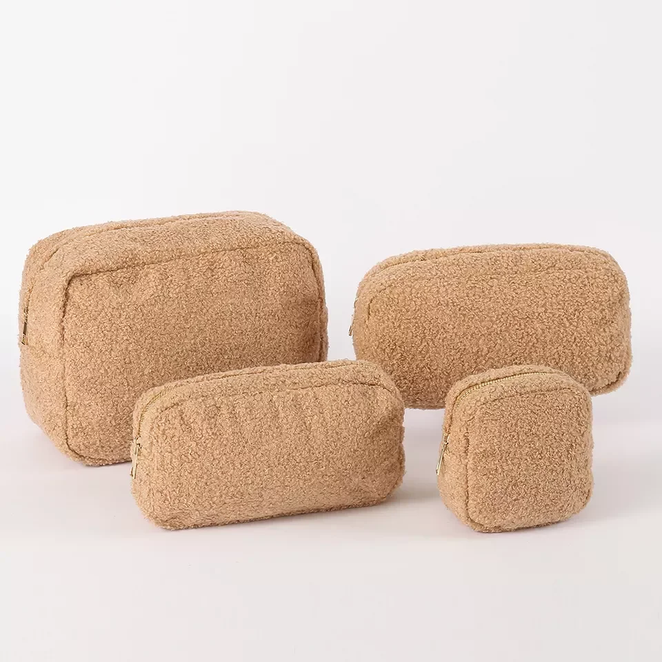 Keymay Fast Ship Wholesale Sherpa Teddy Cosmetic Bag Varsity Letter Makeup Bag Travel Pouch With Zipper Soft Plush Fuzzy Bag