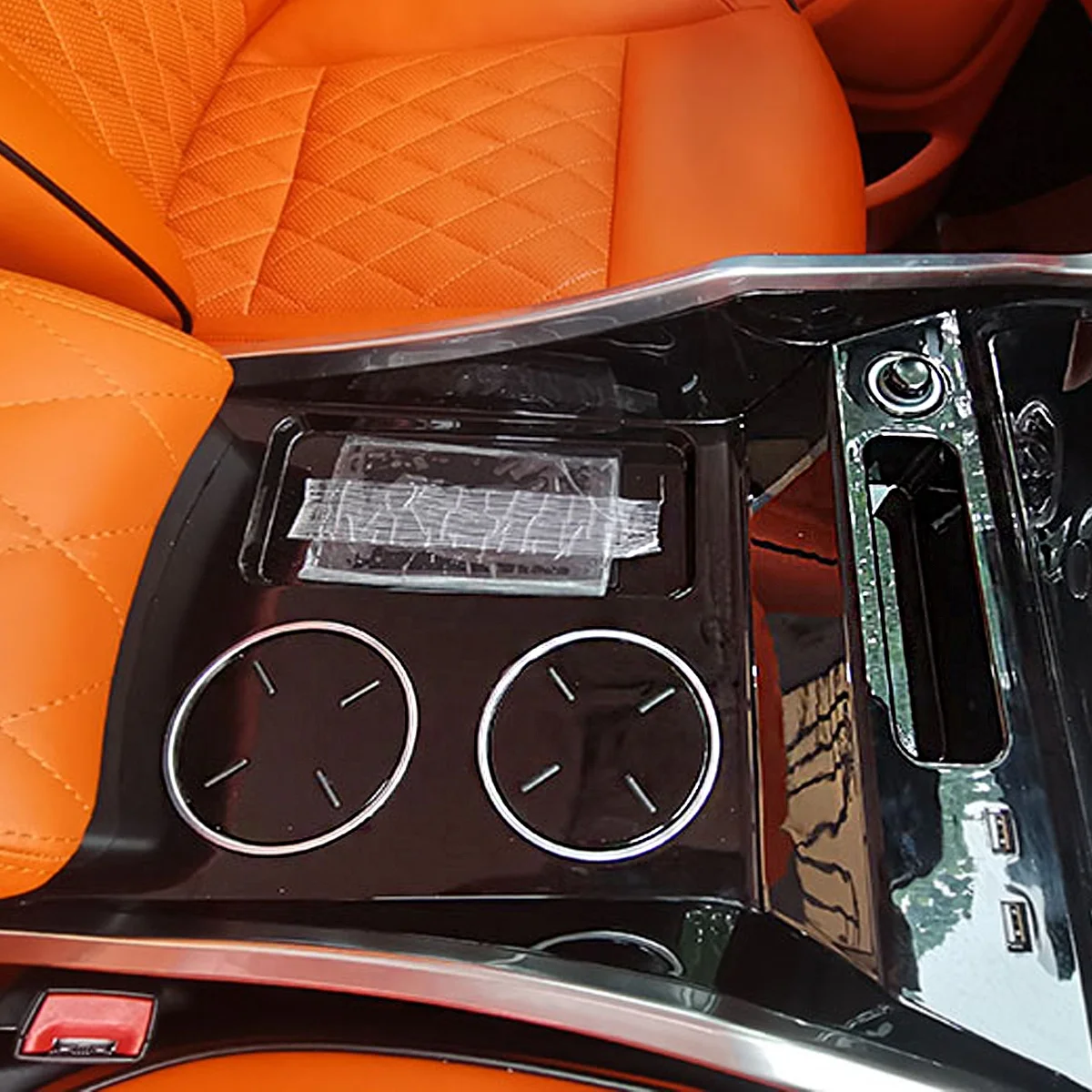 Upgraded luxury central handrail table is suitable for Mercedes-Benz Vito V-class with unlimited charging refrigerator enclosure