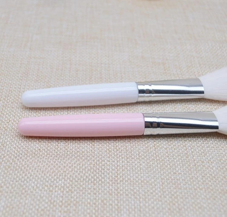 Makeup Brush For Applying Foundation & Concealer Creates An Airbrushed Finish Made With Vegan Cruelty-Free Bristles