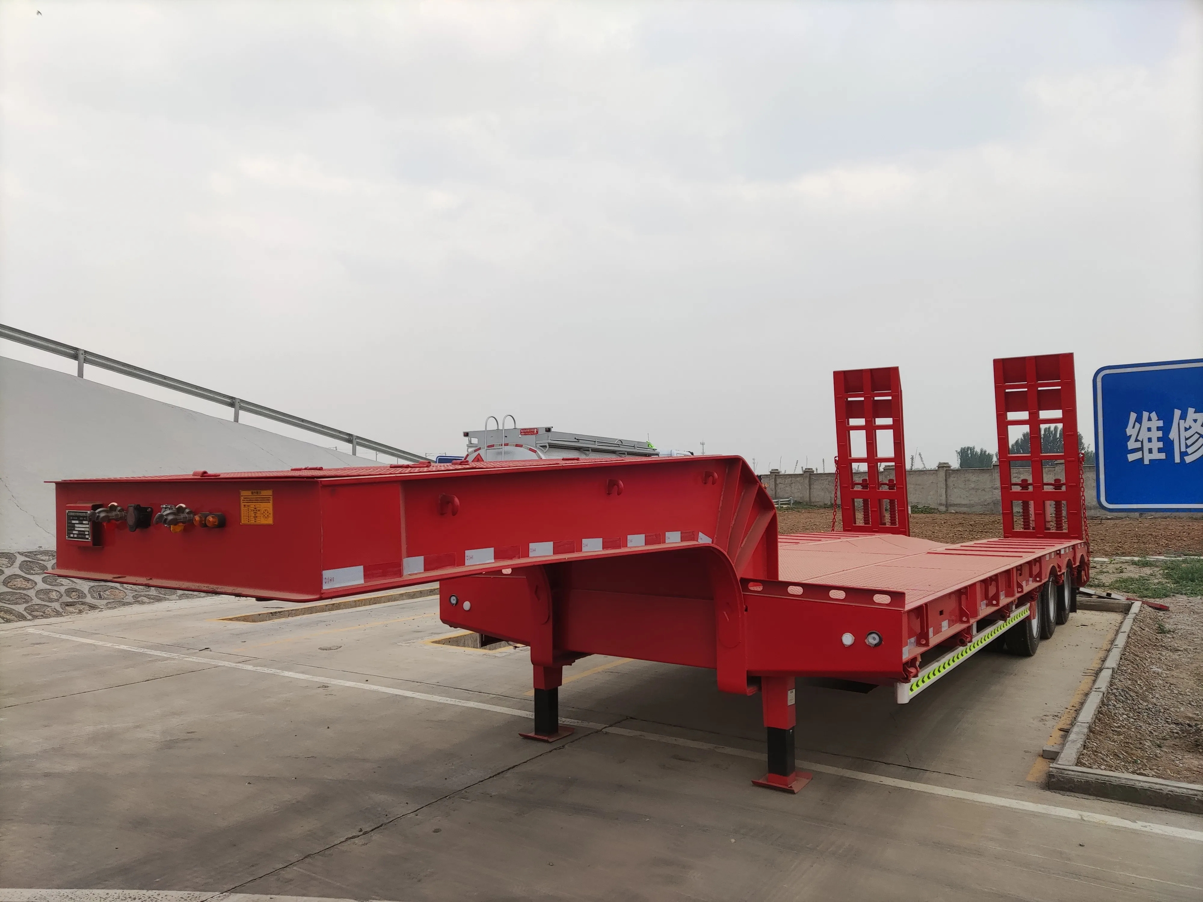 Гидравлический 3 оси прицеп с низкой платформой 100 тонн Lowboy полуприцеп